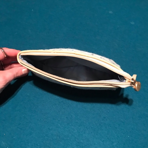 Small make up bag for travel - Picture 4 of 6